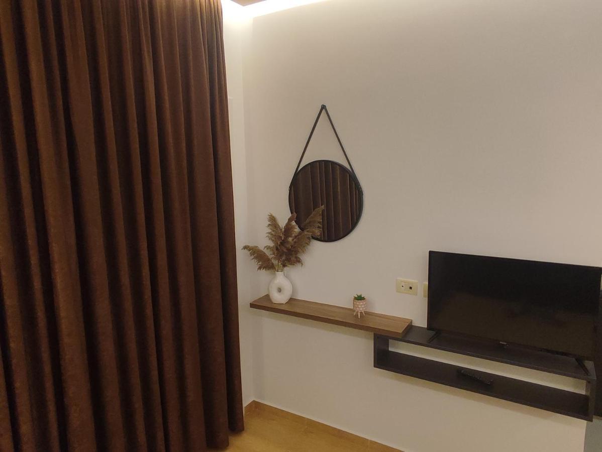 Apartments Sadiku With Sea View Sarandë Buitenkant foto