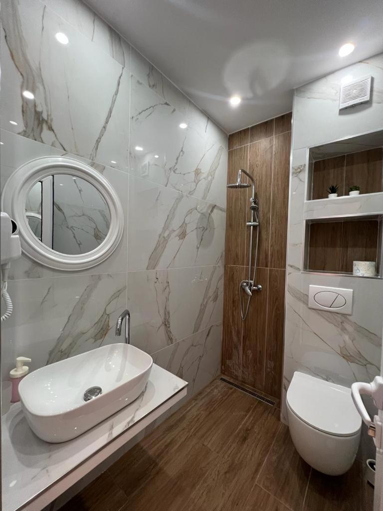 Apartments Sadiku With Sea View Sarandë Buitenkant foto